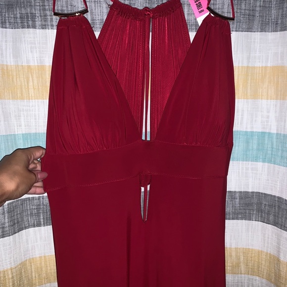 Red gown - Picture 6 of 6